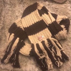 Abercrombie & Fitch scarf